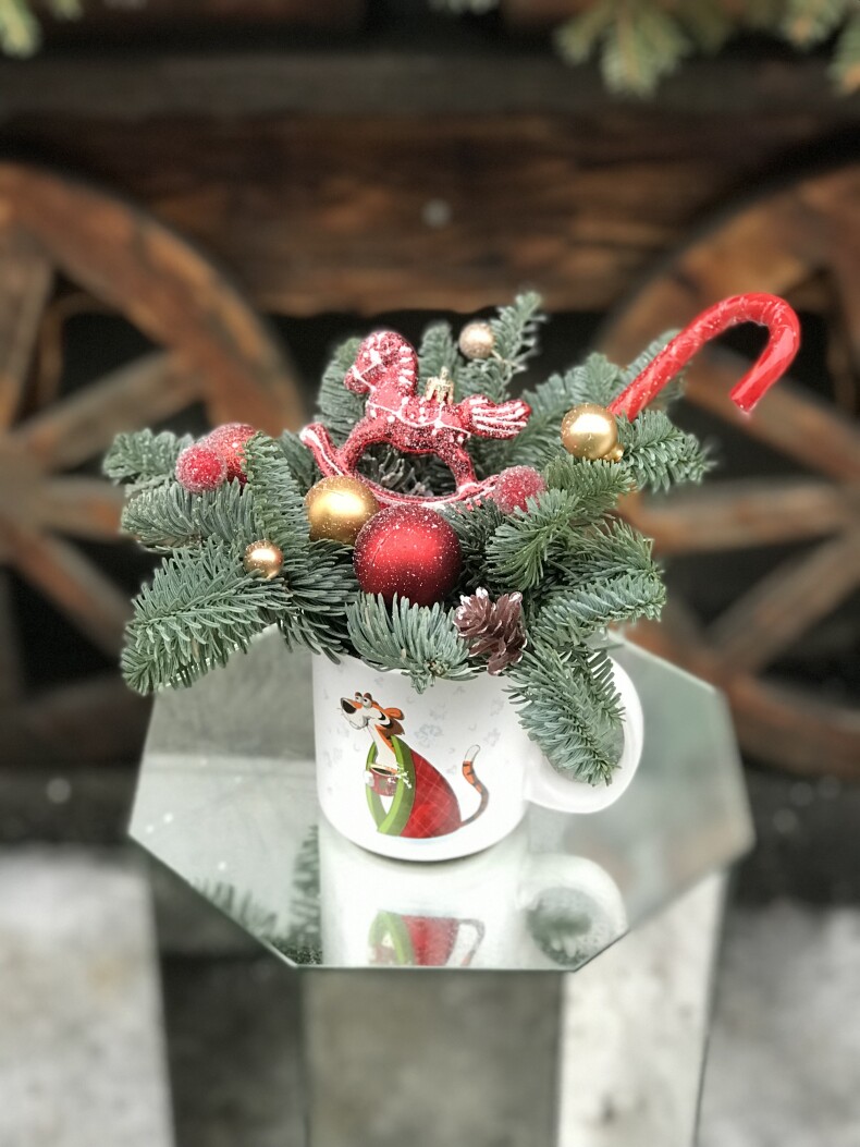 Новогодняя композиция « Тигр с кофе»
