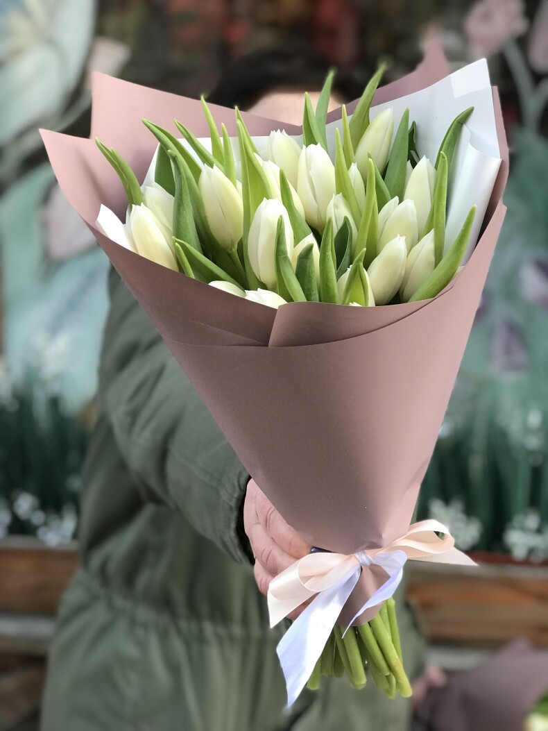 Белые тюльпаны 25 шт