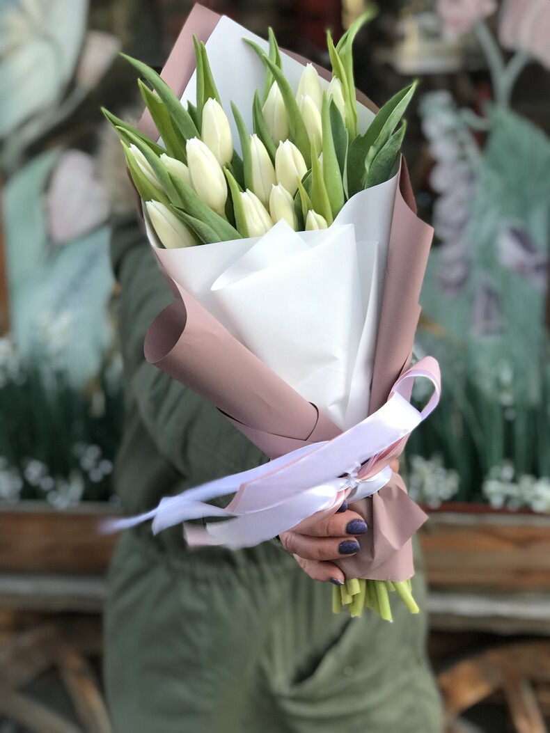 Белые тюльпаны 15 шт